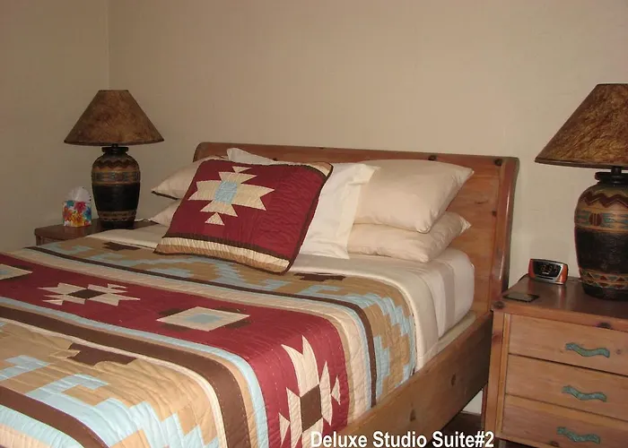 Cottonwood Hotel
