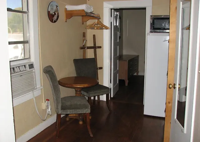 Cottonwood Hotel 3*