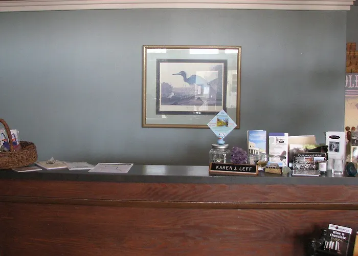 Cottonwood Hotel