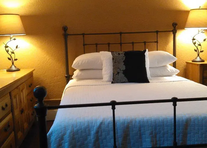 Cottonwood Hotel 3*